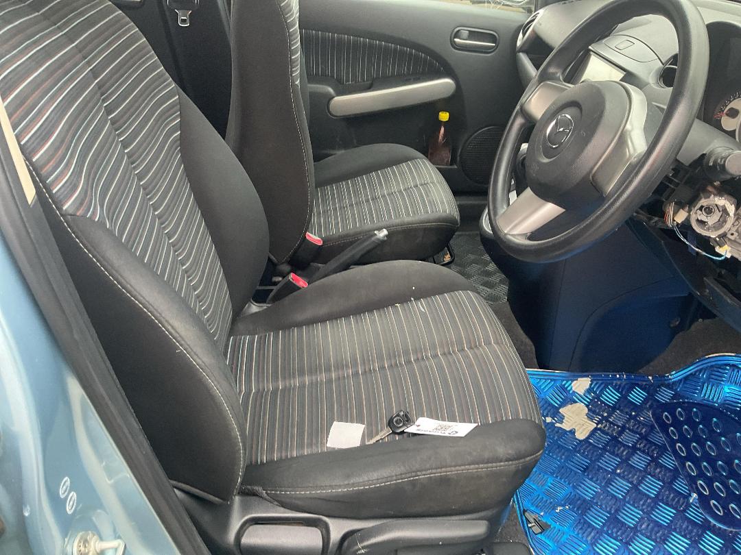 Photo '14' of Mazda Demio