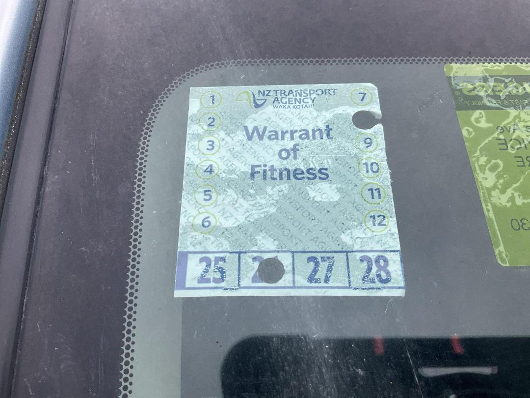 Photo '17' of Mazda Demio