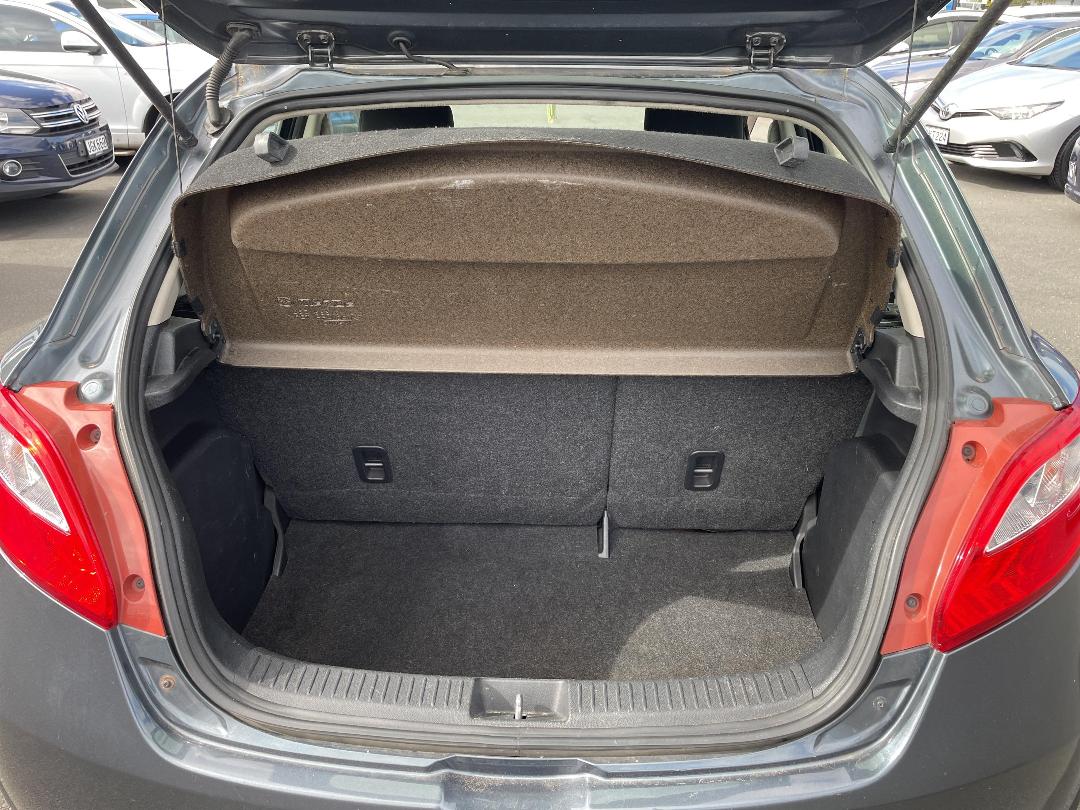 Photo '8' of Mazda Demio