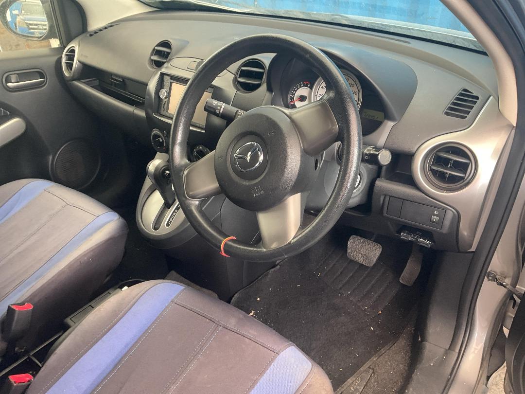 Photo '23' of Mazda Demio Photo '23' of Mazda Demio