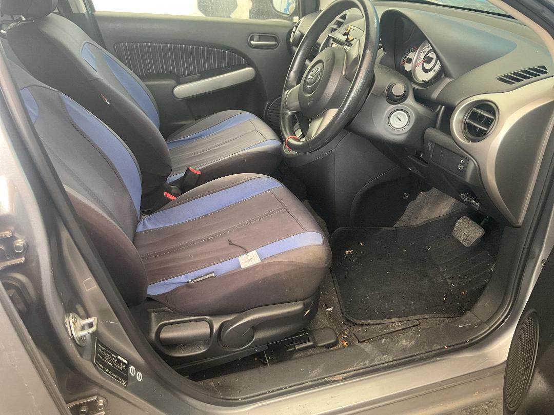 Photo '22' of Mazda Demio Photo '22' of Mazda Demio