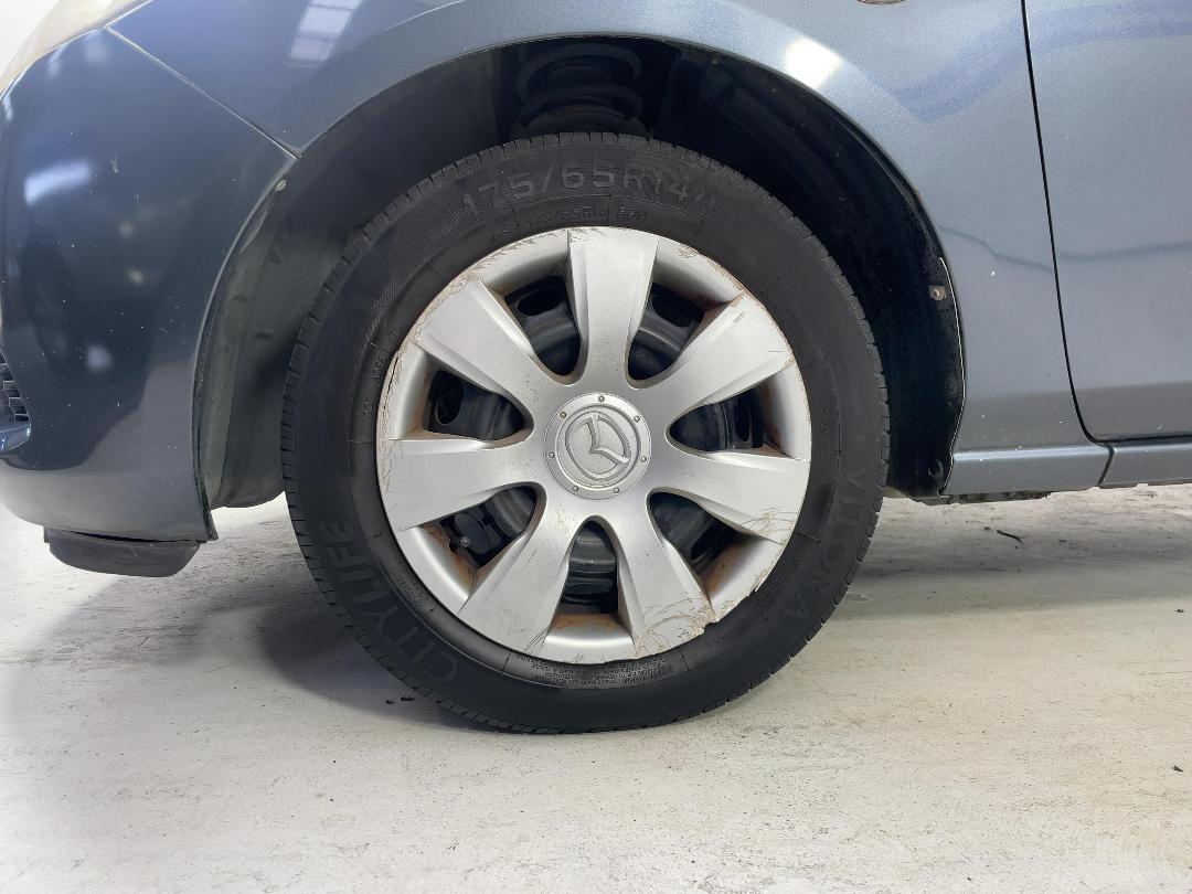 Photo '10' of Mazda Demio