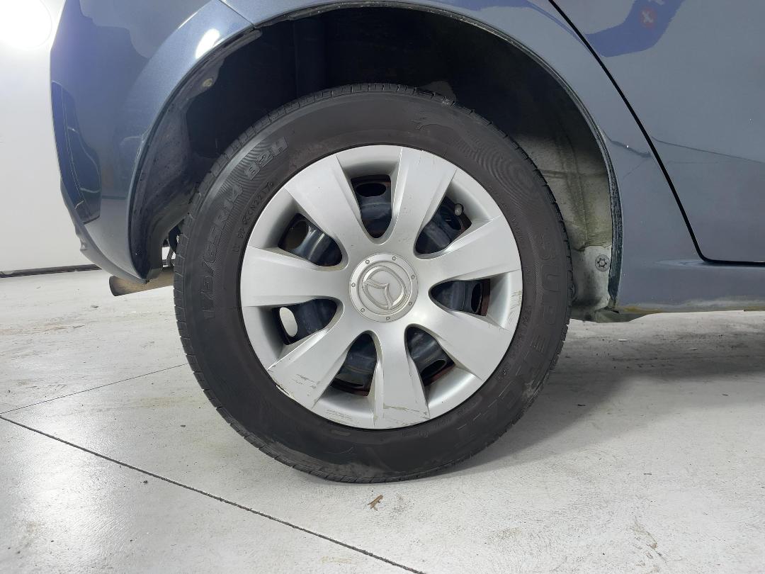 Photo '12' of Mazda Demio