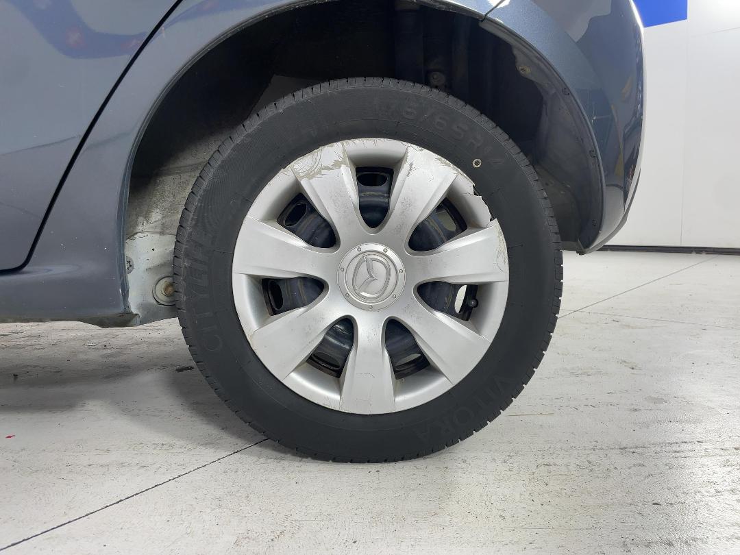 Photo '11' of Mazda Demio