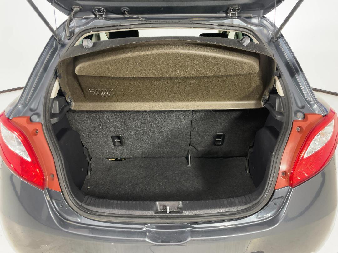 Photo '14' of Mazda Demio