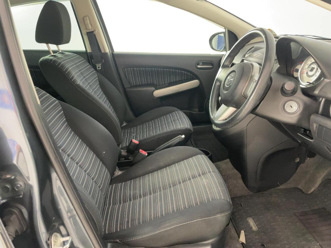 Photo '16' of Mazda Demio