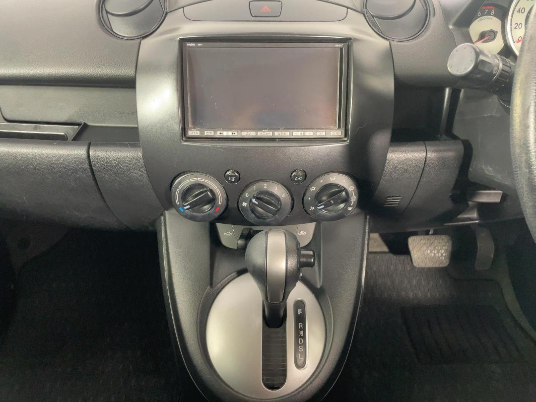 Photo '18' of Mazda Demio