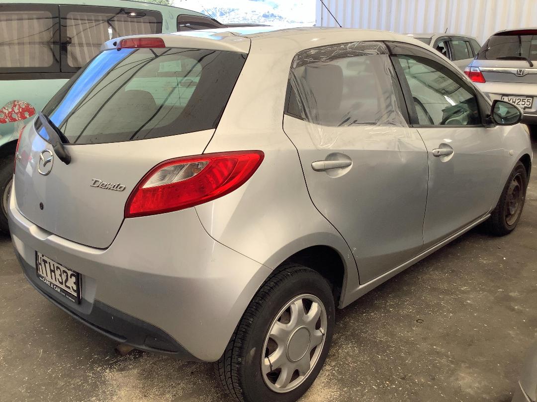 Photo '4' of Mazda Demio