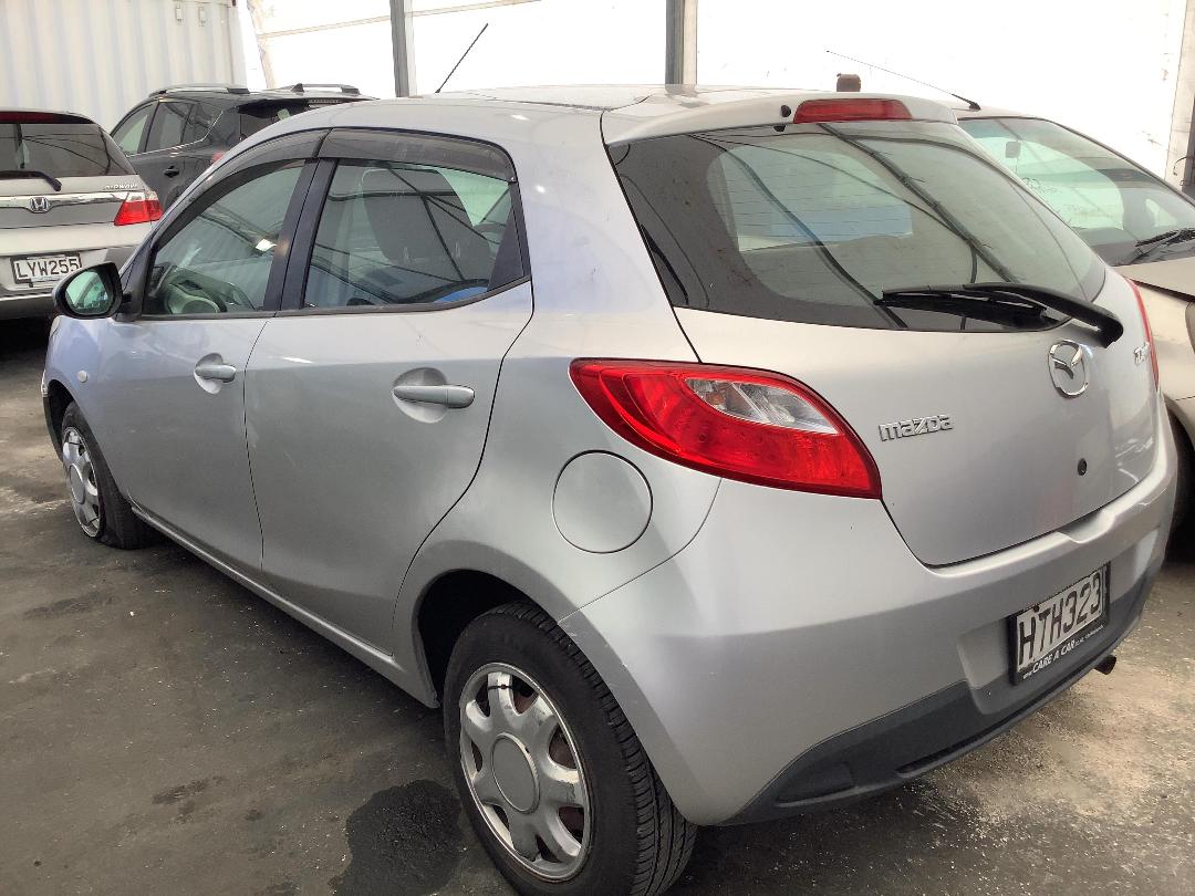 Photo '6' of Mazda Demio