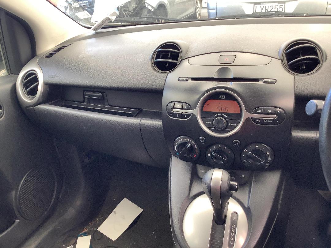 Photo '17' of Mazda Demio