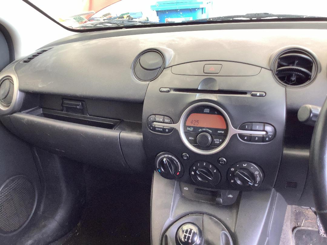 Photo '15' of Mazda Mazda2 Sport