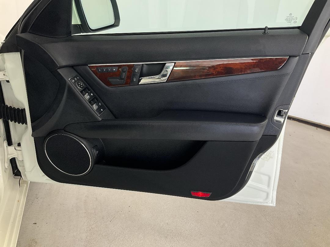 Photo '15' of Mercedes-Benz C-Class