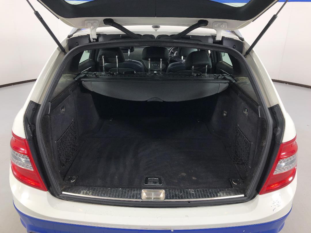 Photo '14' of Mercedes-Benz C200 Photo '14' of Mercedes-Benz C200