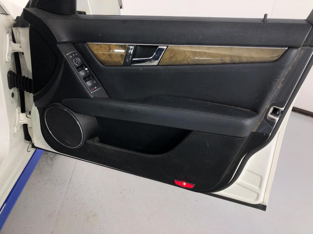 Photo '15' of Mercedes-Benz C200 Photo '15' of Mercedes-Benz C200