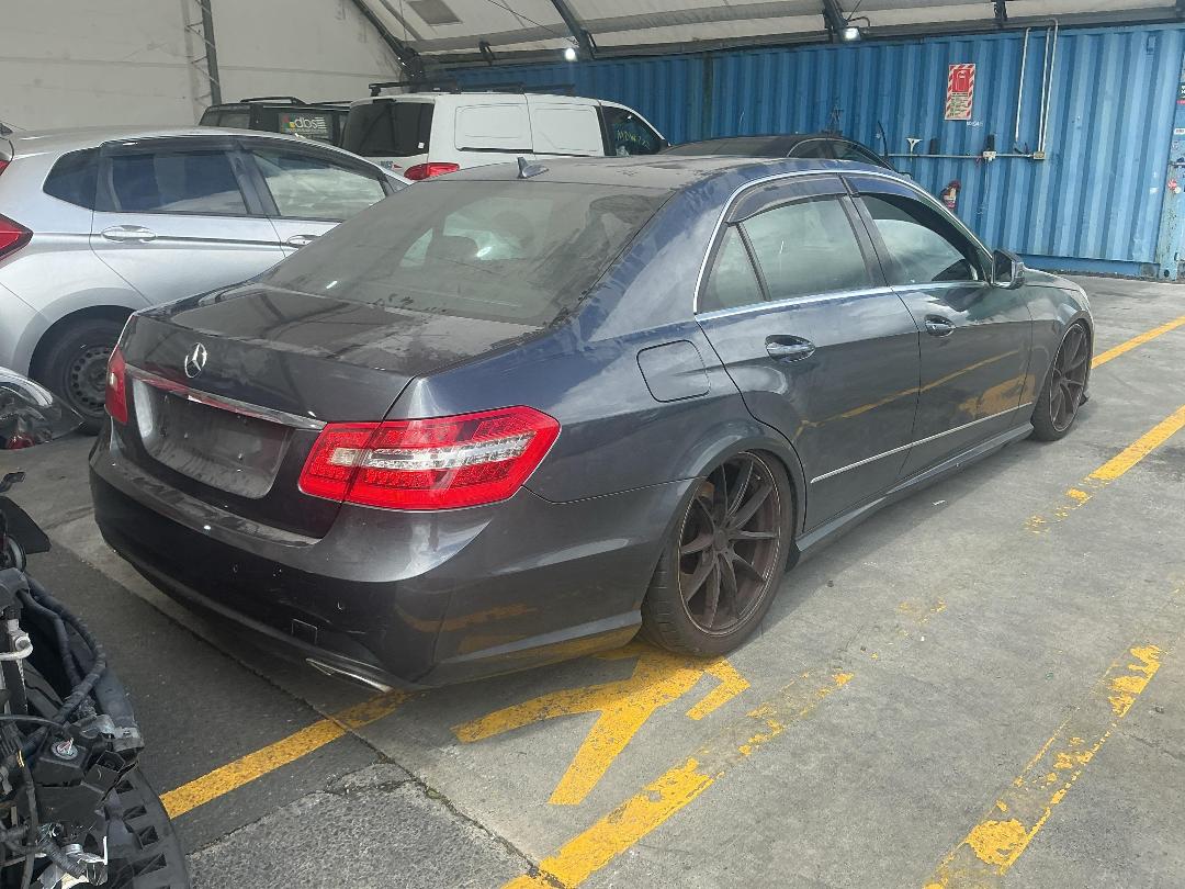 Photo '15' of Mercedes-Benz E550