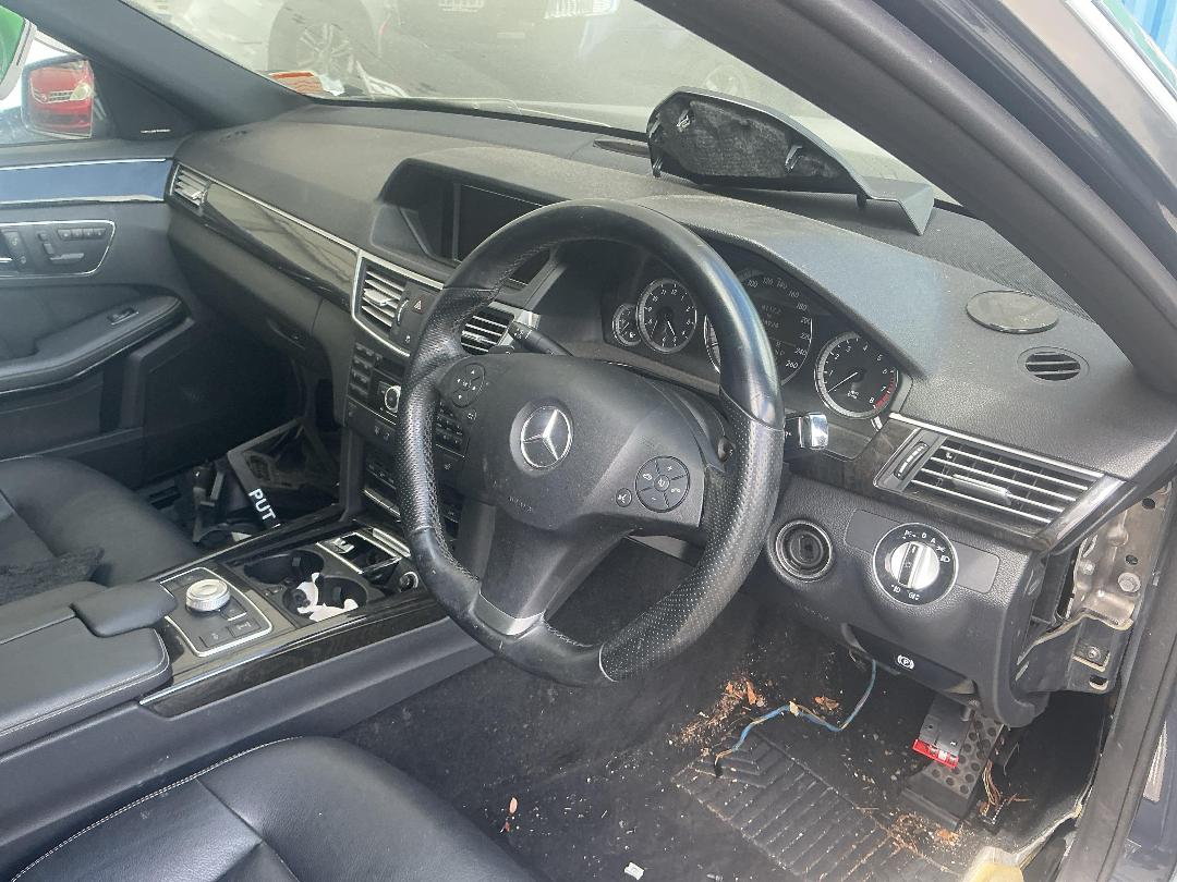 Photo '20' of Mercedes-Benz E550