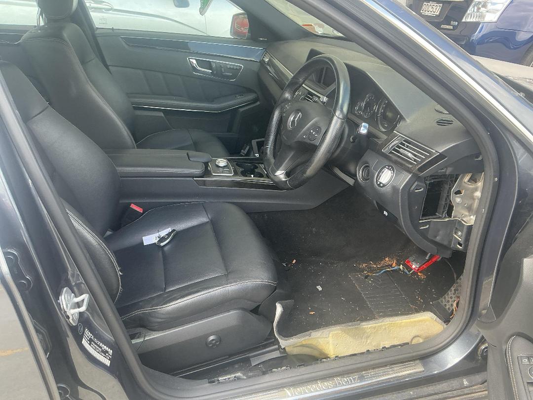 Photo '19' of Mercedes-Benz E550