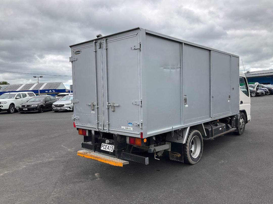 Photo '4' of Mitsubishi Canter FUSO BOXBODY Box Body