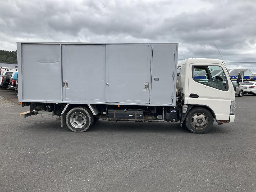 Photo '3' of Mitsubishi Canter FUSO BOXBODY Box Body