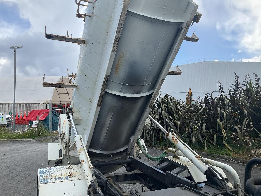 Photo '21' of Mitsubishi Canter Sucker/Vacuum