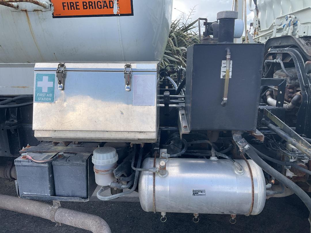 Photo '27' of Mitsubishi Canter Sucker/Vacuum