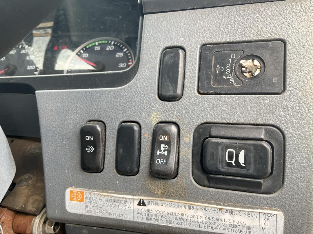 Photo '19' of Mitsubishi Canter Sucker/Vacuum