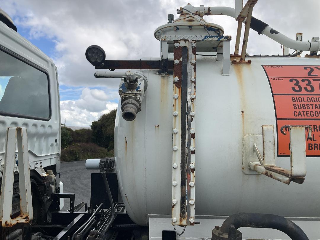 Photo '24' of Mitsubishi Canter Sucker/Vacuum