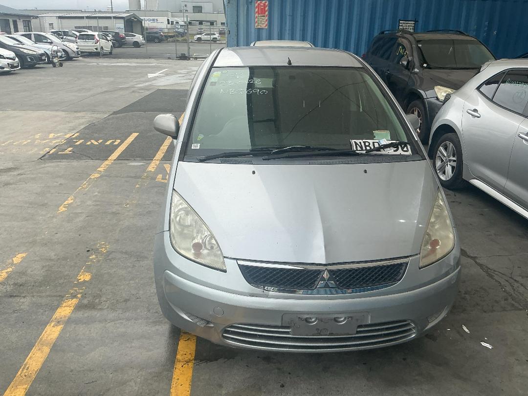 Photo '4' of Mitsubishi Colt Photo '4' of Mitsubishi Colt