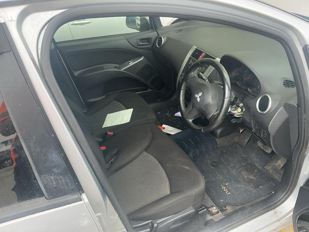 Photo '18' of Mitsubishi Colt Photo '18' of Mitsubishi Colt