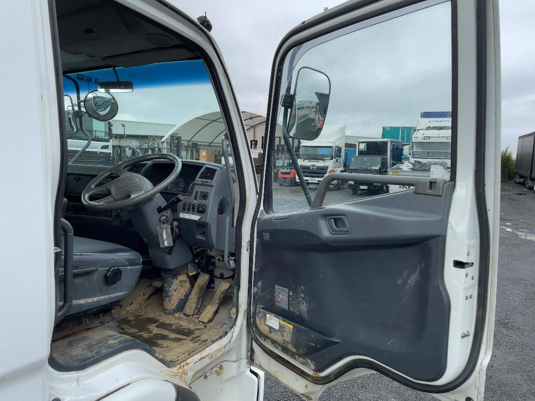 Photo '10' of Mitsubishi Fighter Flat Deck