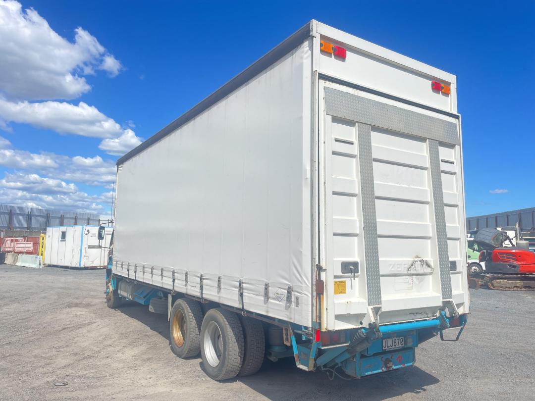 Photo '6' of Mitsubishi Fuso Fighter FU281U8 Curtainsider