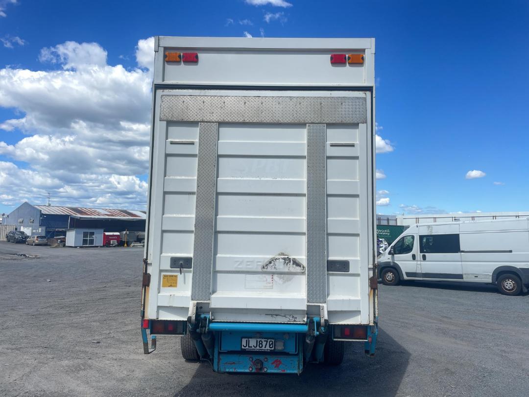 Photo '5' of Mitsubishi Fuso Fighter FU281U8 Curtainsider