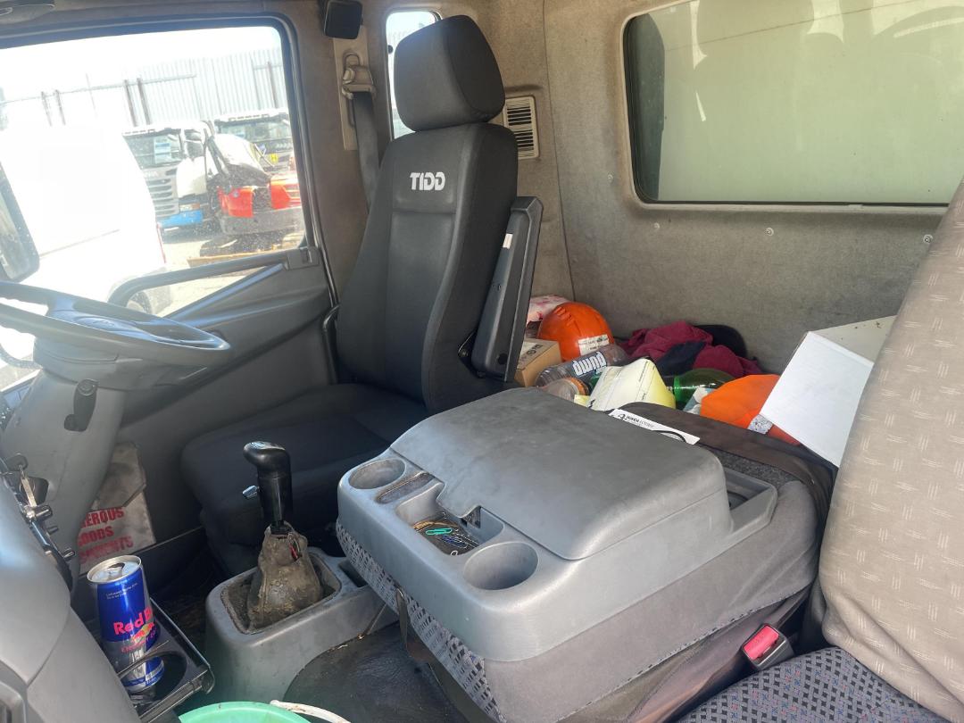 Photo '13' of Mitsubishi Fuso Fighter FU281U8 Curtainsider