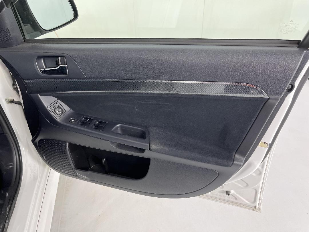 Photo '13' of Mitsubishi Galant Fortus Sportback Photo '13' of Mitsubishi Galant Fortus Sportback