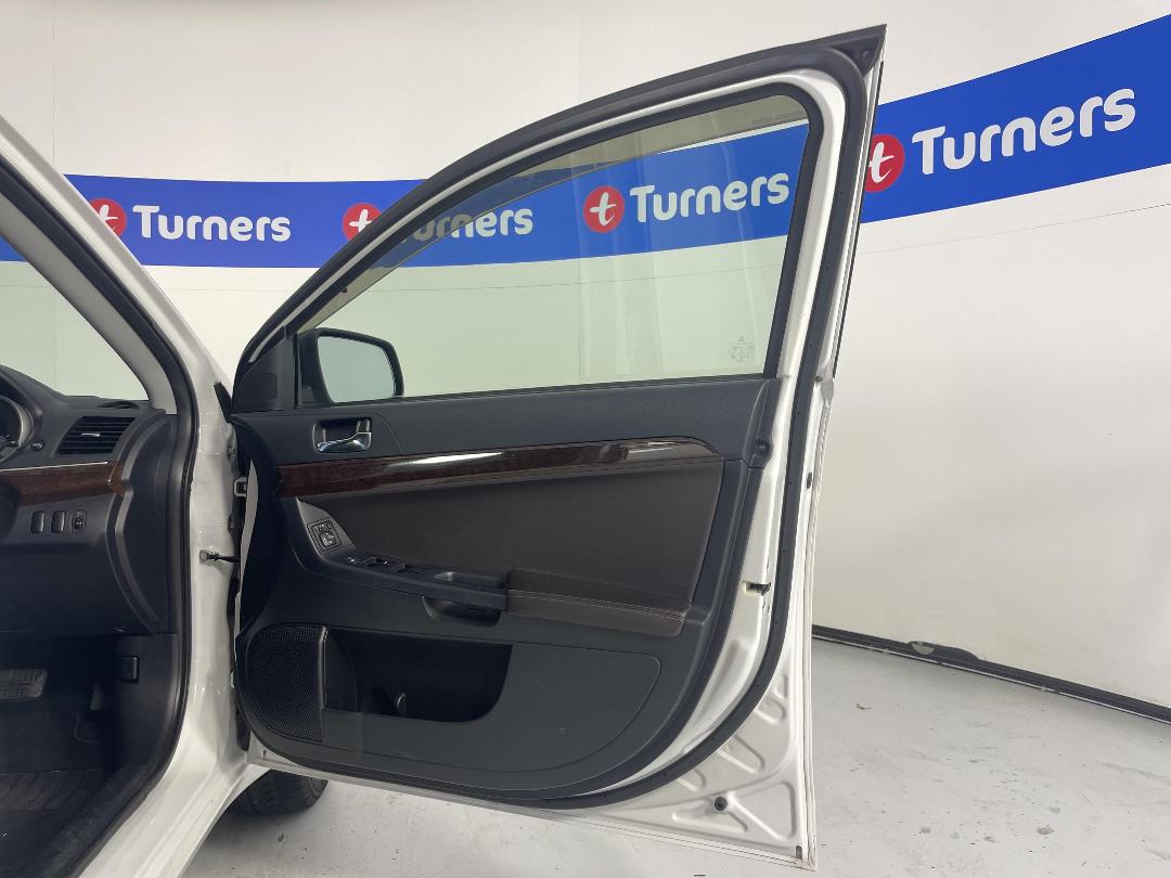 Photo '15' of Mitsubishi Galant Photo '15' of Mitsubishi Galant