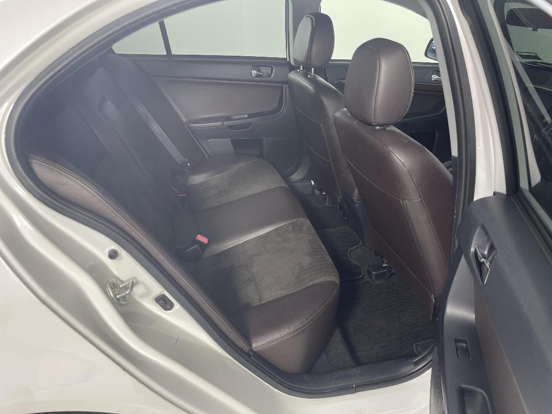 Photo '20' of Mitsubishi Galant Photo '20' of Mitsubishi Galant