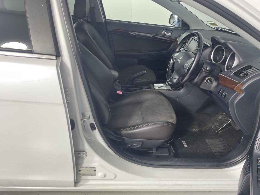 Photo '16' of Mitsubishi Galant Photo '16' of Mitsubishi Galant