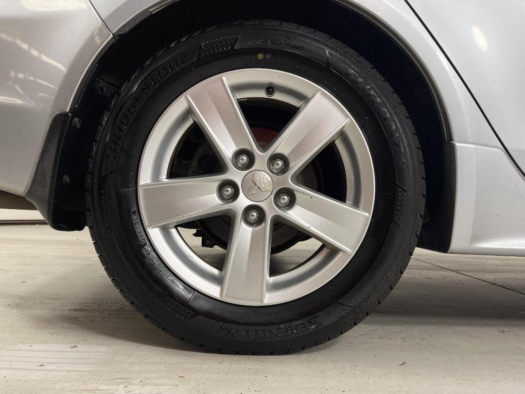 Photo '12' of Mitsubishi Lancer