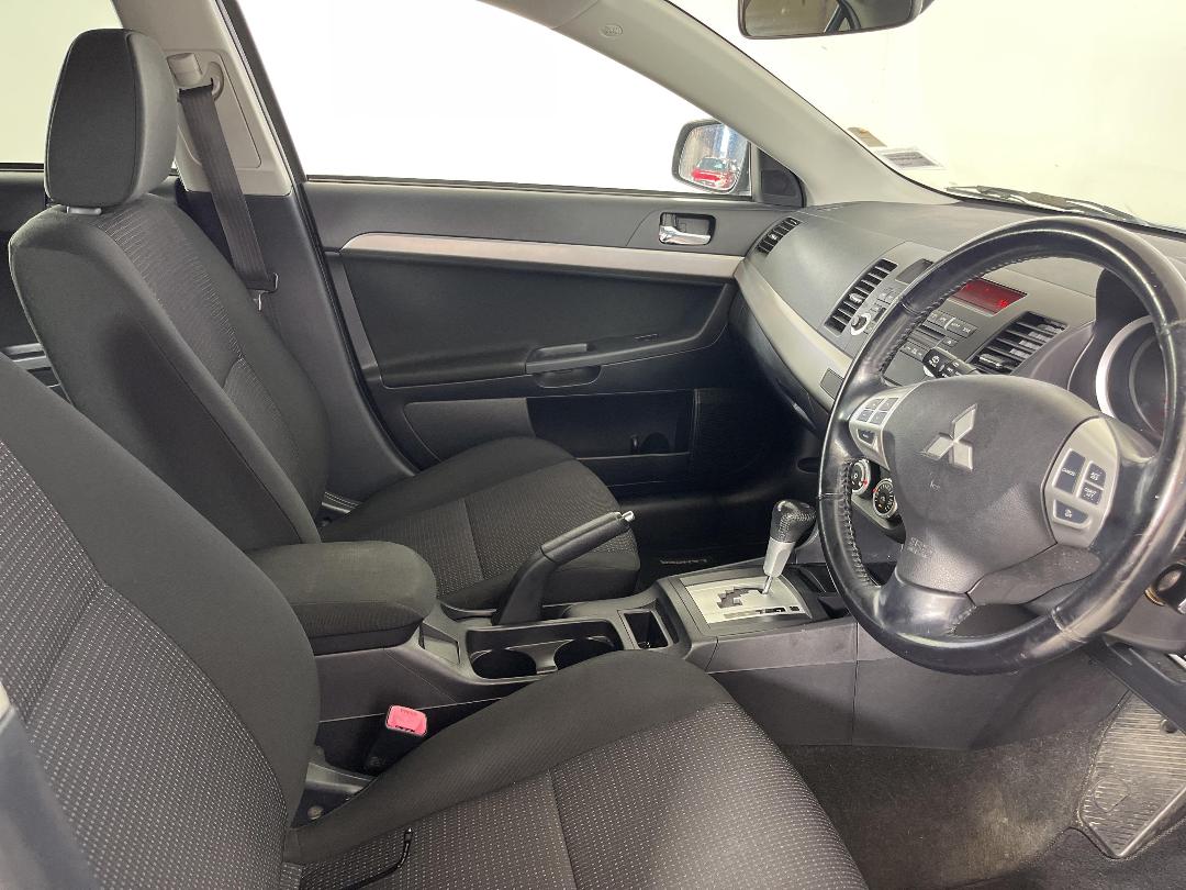 Photo '16' of Mitsubishi Lancer