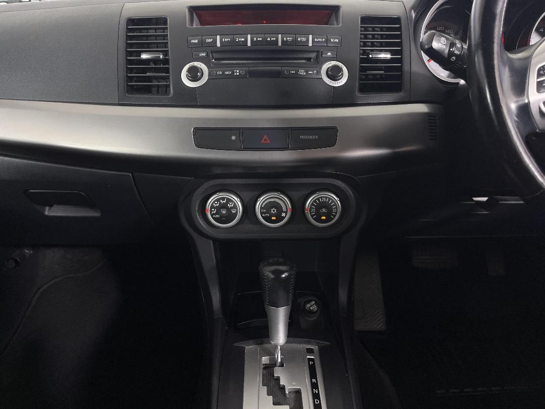 Photo '18' of Mitsubishi Lancer