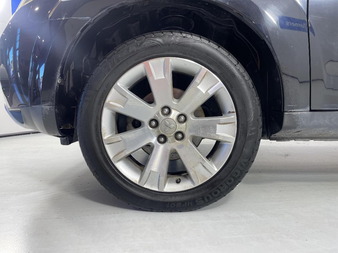 Photo '10' of Mitsubishi Outlander