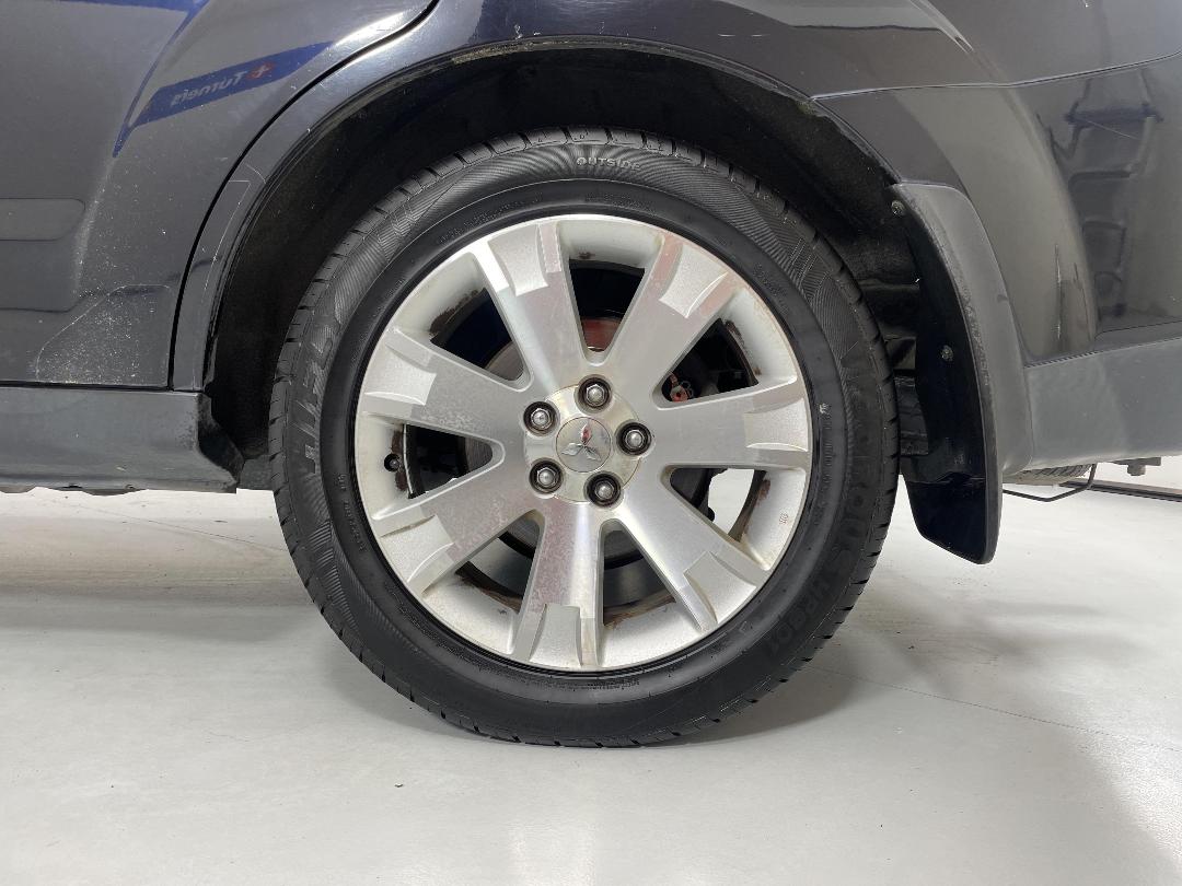 Photo '11' of Mitsubishi Outlander