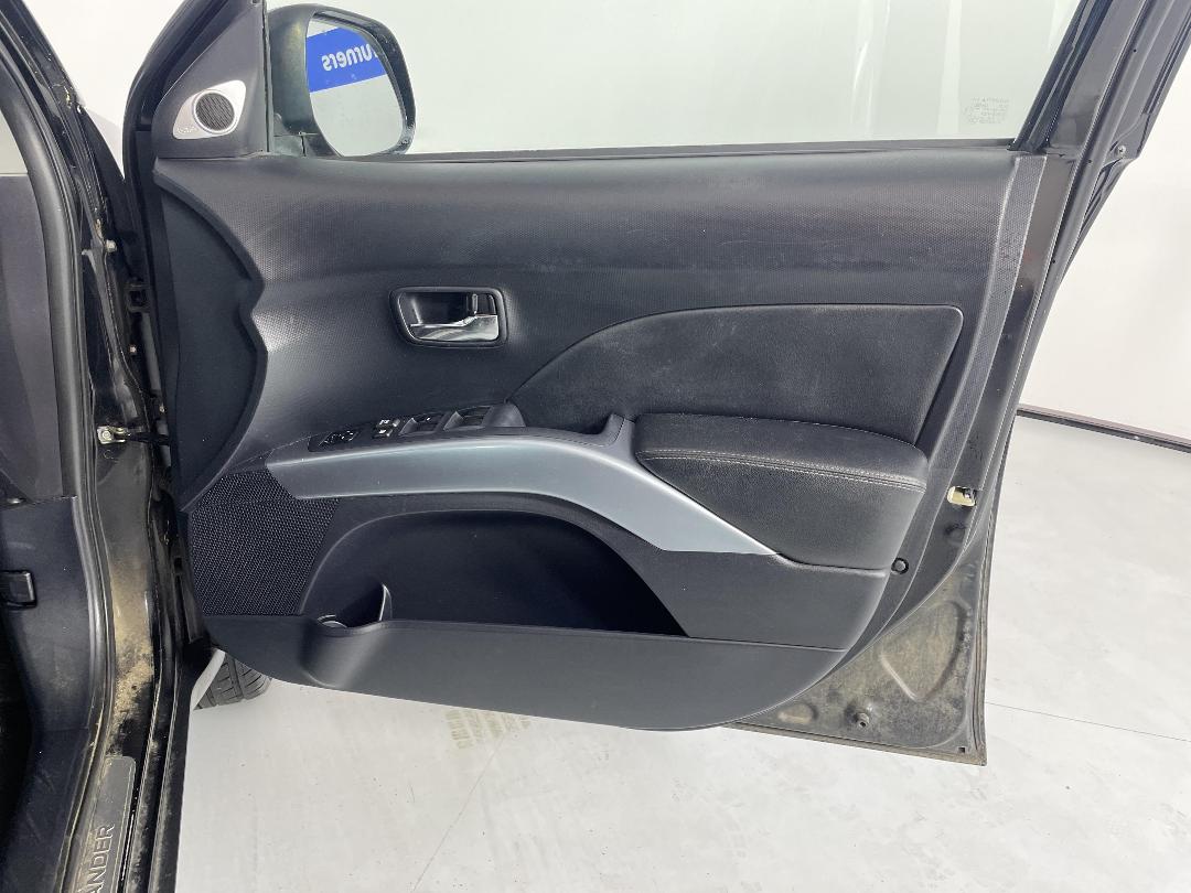 Photo '15' of Mitsubishi Outlander