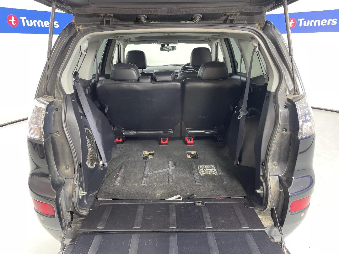 Photo '14' of Mitsubishi Outlander