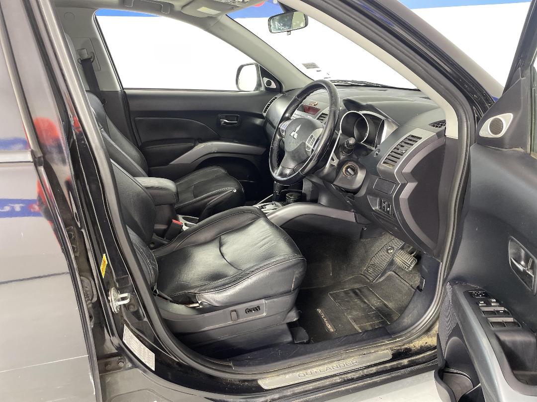 Photo '16' of Mitsubishi Outlander