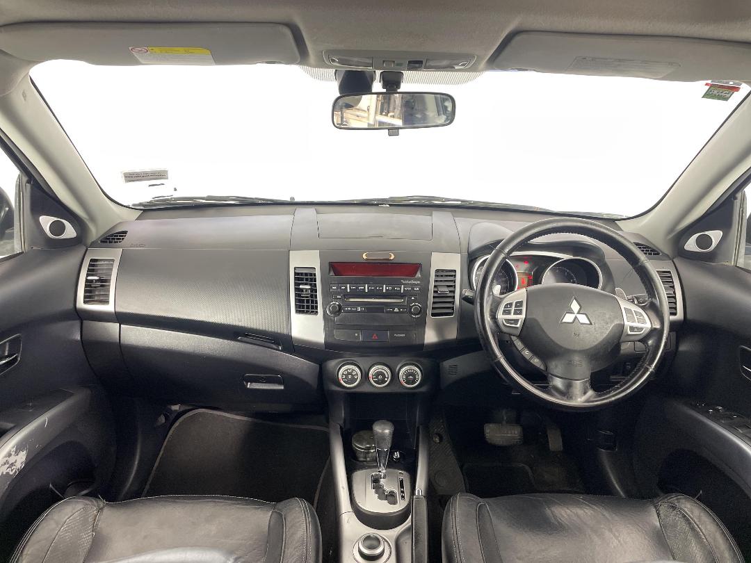 Photo '17' of Mitsubishi Outlander