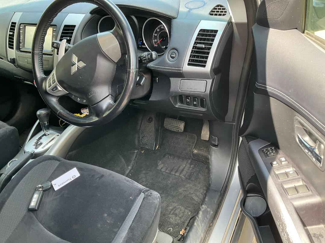 Photo '10' of Mitsubishi Outlander Photo '10' of Mitsubishi Outlander