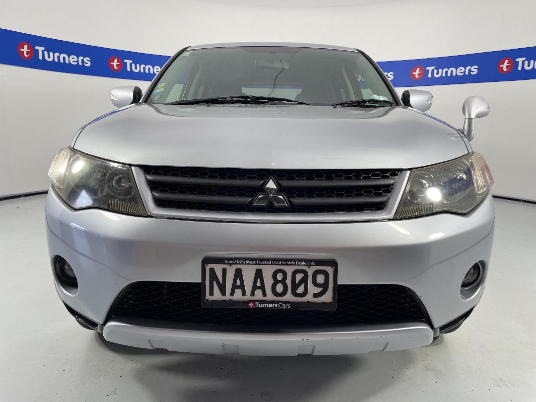 Photo '2' of Mitsubishi Outlander Photo '2' of Mitsubishi Outlander