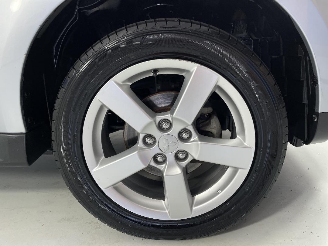 Photo '9' of Mitsubishi Outlander Photo '9' of Mitsubishi Outlander