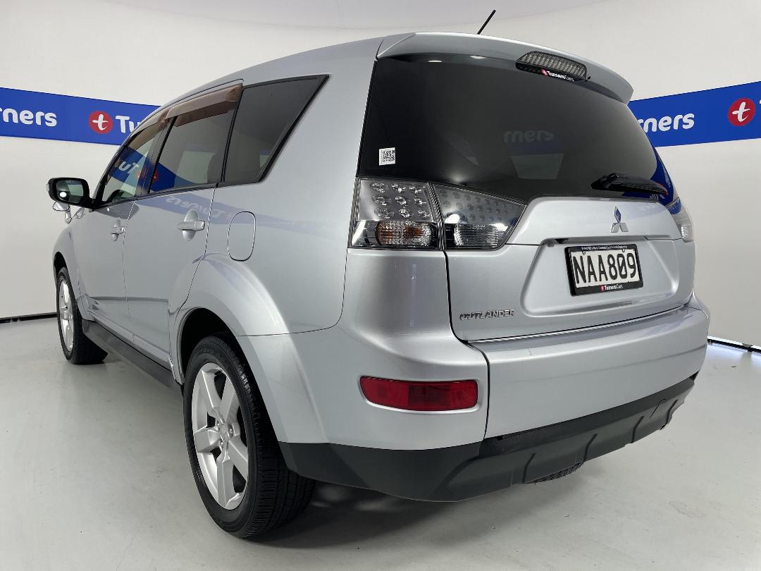 Photo '5' of Mitsubishi Outlander Photo '5' of Mitsubishi Outlander